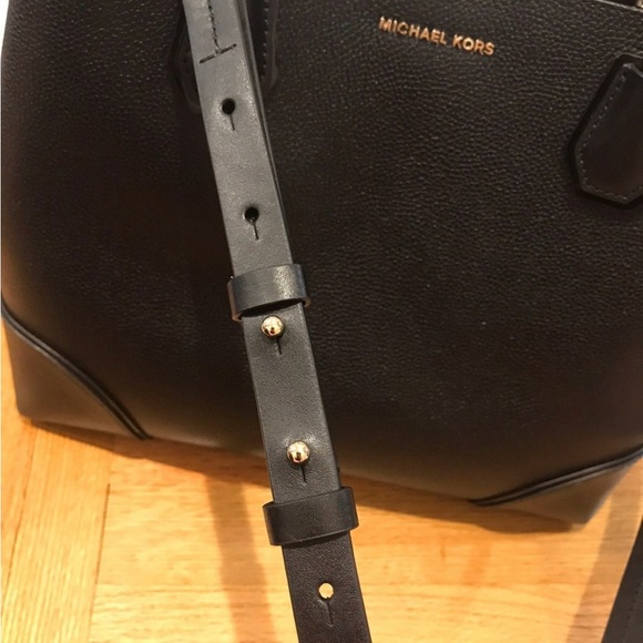 Michael Kors Large Mercer Tote - Picture 8 of 10